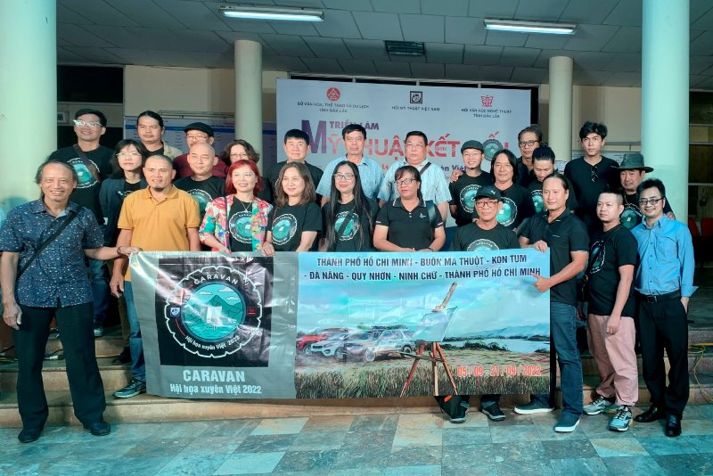 Các họa sĩ tham gia chương trình Caravan - Hội họa xuyên Việt gặp gỡ tại Đắk Lắk